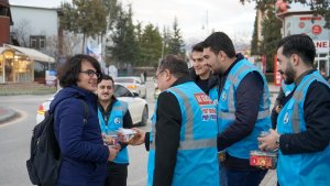 AK Gençlik Ramazan’da Sahada: İftara 5 Kala’dan Sahurda Ekmek Dağıtımına Yoğun Mesai