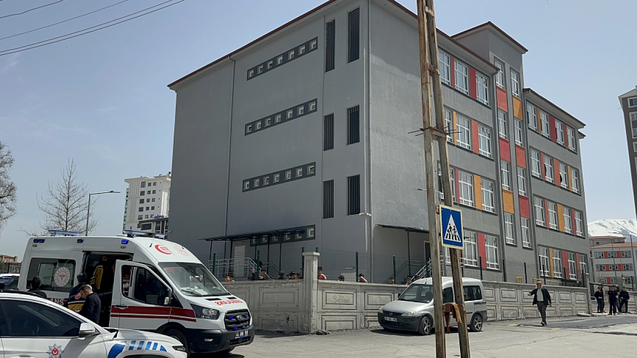 Malatya’da Liseliler Arasında Bıçaklı Kavga: 5 Öğrenci Yaralandı