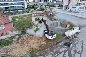 Yeşilyurt’ta Riskli Yapılar Tek Tek Kaldırılıyor! Karakavak Mahallesi’nde Büyük Dönüşüm Başladı